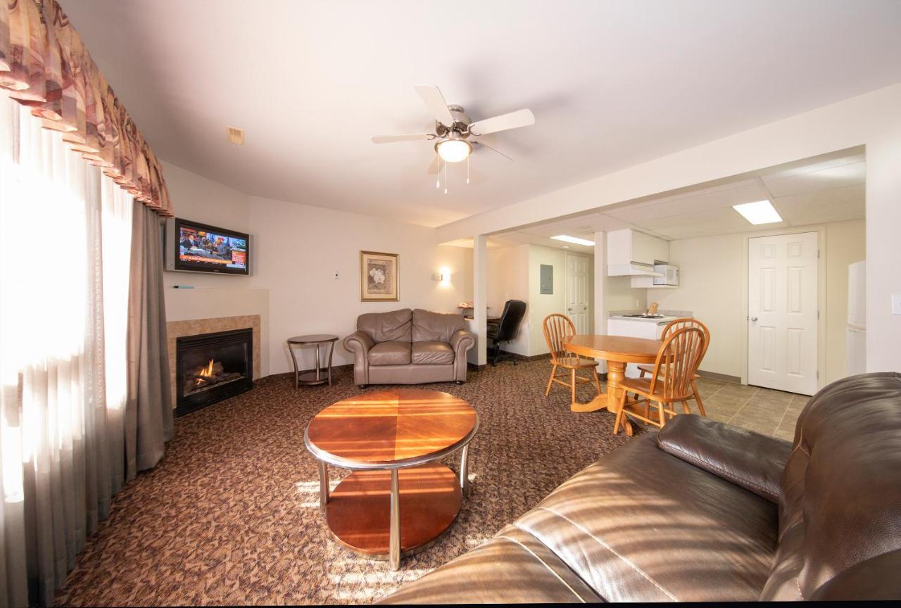 Dunvegan Inn & Suites Fairview ภายนอก รูปภาพ