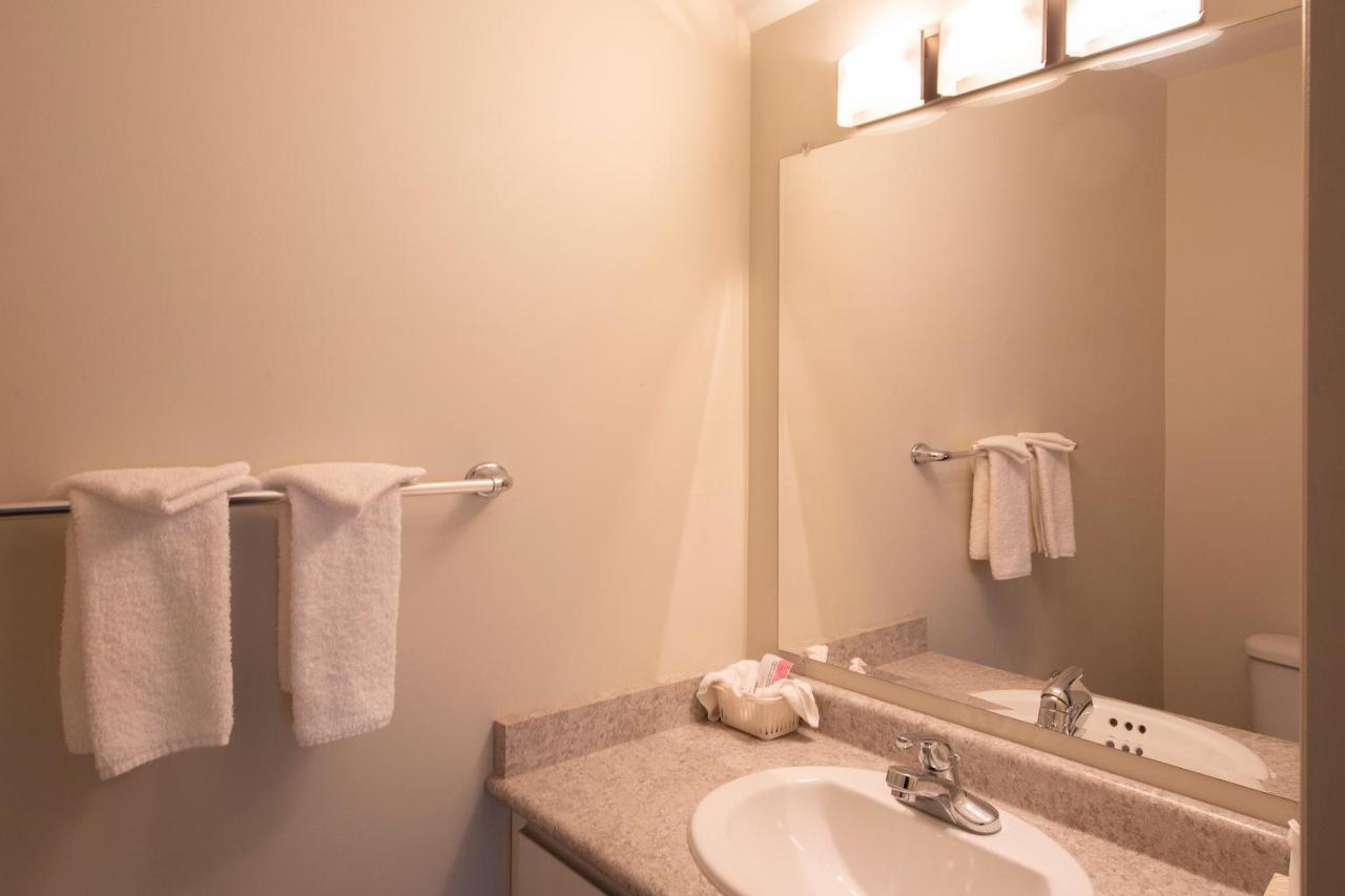Dunvegan Inn & Suites Fairview ภายนอก รูปภาพ